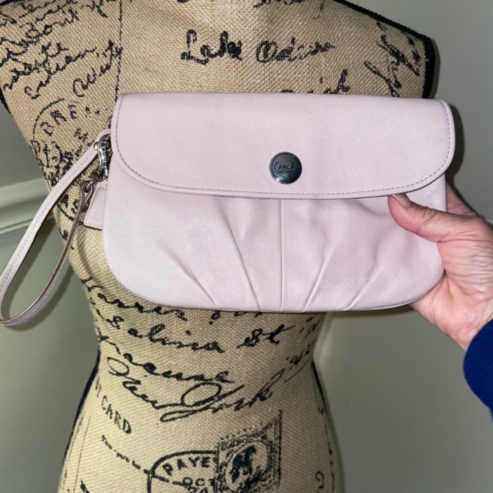 Euc Coach Wristlet With Insert And Chain To Wear … - image 1